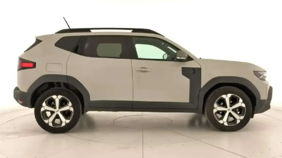 Usado Dacia Duster Journey 131 CV (96 kW) 2025 Gris SUV