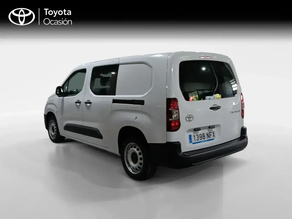 Usado Toyota Proace City City 102 CV (75 kW) 2025 Blanco Monovolumen