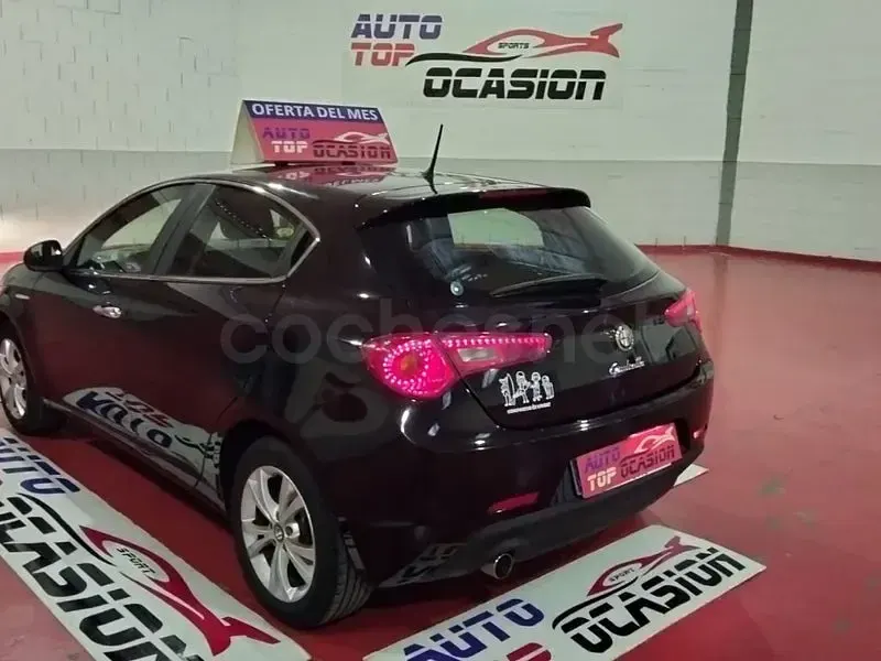 Usado Alfa Romeo Giulietta Distinctive 105 CV (77 kW) 2013 Negro Utilitario