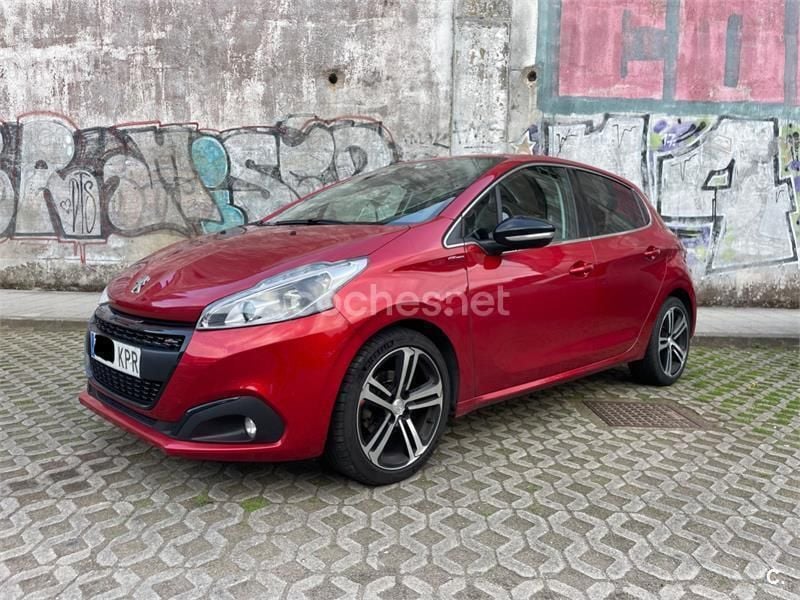 Usado Peugeot 208 GT-line 100 CV (73 kW) 2018 Granate Utilitario
