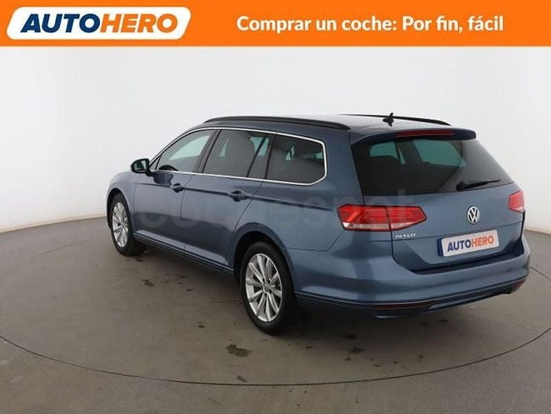 Usado VW Passat Advance 120 CV (88 kW) 2018 Azul Familiar