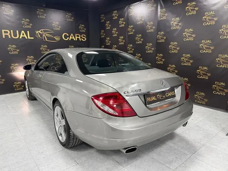 Usado Mercedes CL500 388 CV (285 kW) 2007 Gris / plata Coupe