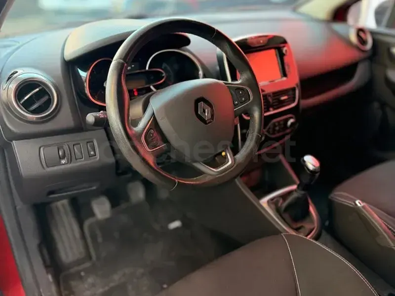 Usado Renault Clio IV LIMITED 75 CV (55 kW) 2017 Rojo Berlina