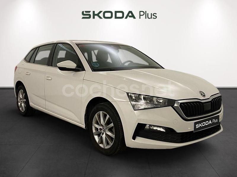 Blanco Usado 2021 Skoda Scala Ambition Utilitario | 16.690 € (Precio justo) - Imagen 1/4