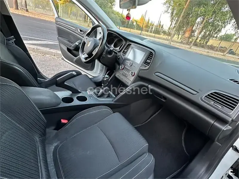 Usado Renault Mégane Intens 90 CV (66 kW) 2017 Blanco Berlina