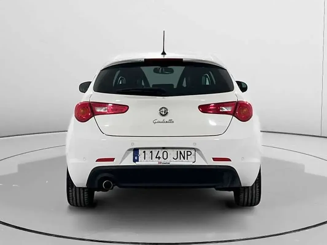 Usado Alfa Romeo Giulietta Distinctive 105 CV (77 kW) 2016 Blanco Utilitario