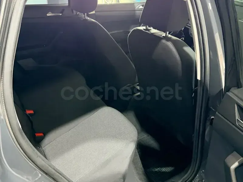 Usado VW Polo Advance 75 CV (55 kW) 2018 Gris / plata Utilitario