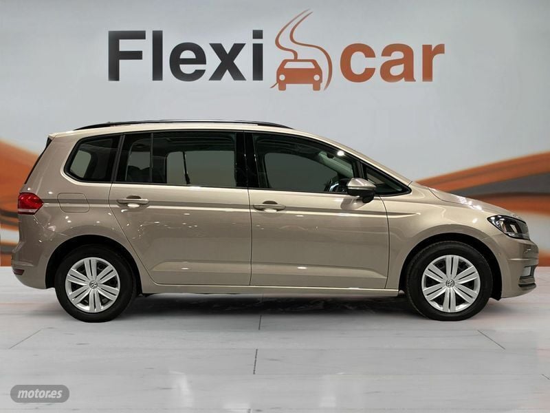 Usado VW Touran Trendline 115 CV (84 kW) 2018 Beige Monovolumen