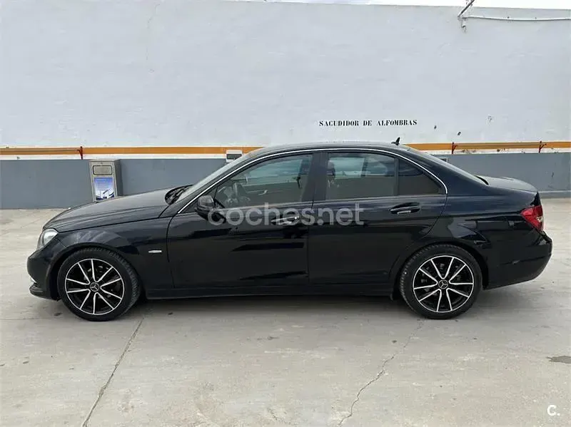 Usado Mercedes C200 136 CV (100 kW) 2012 Negro Berlina