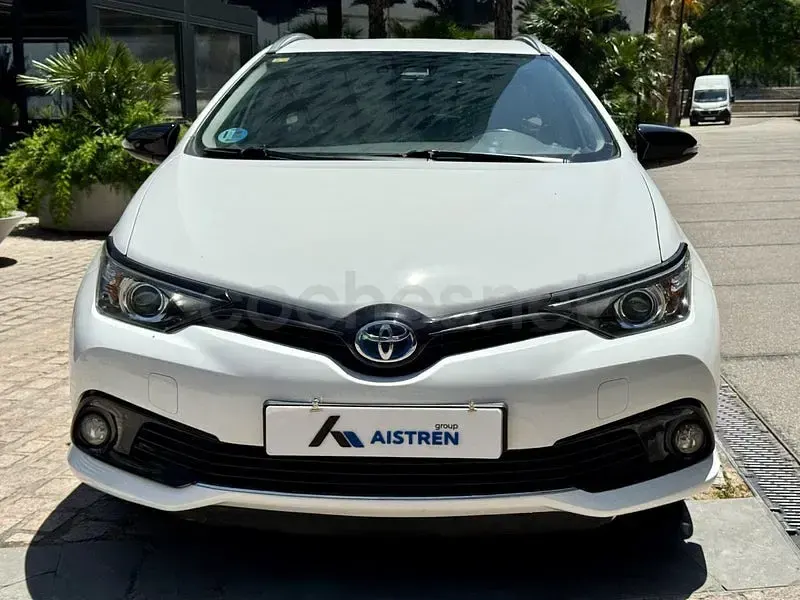 Usado Toyota Auris Hybrid 136 CV (100 kW) 2018 Blanco Familiar