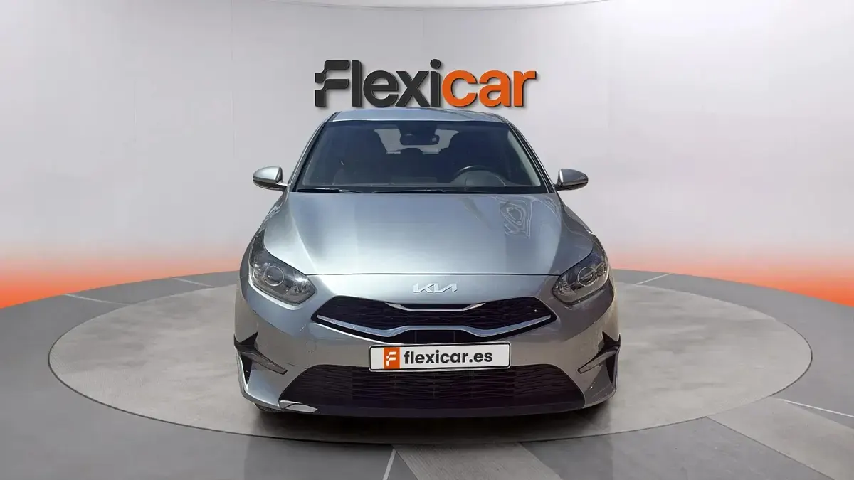 Usado Kia Ceed 136 CV (100 kW) 2023 Gris Utilitario