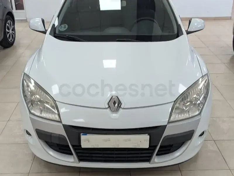 Usado Renault Mégane Dynamique 130 CV (95 kW) 2010 Blanco Berlina