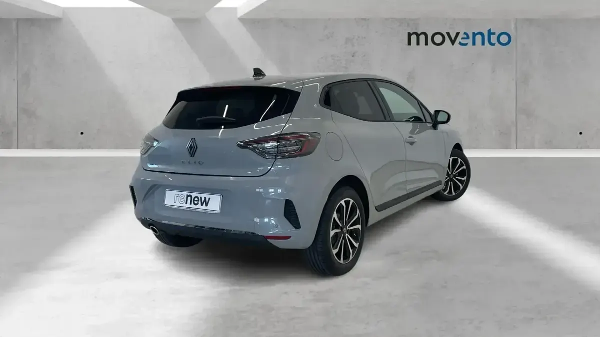 Usado Renault Clio Techno 100 CV (73 kW) 2026 Gris Utilitario