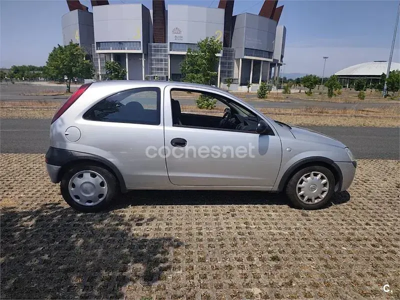 Usado Opel Corsa Club 58 CV (42 kW) 2002 Gris / plata Utilitario