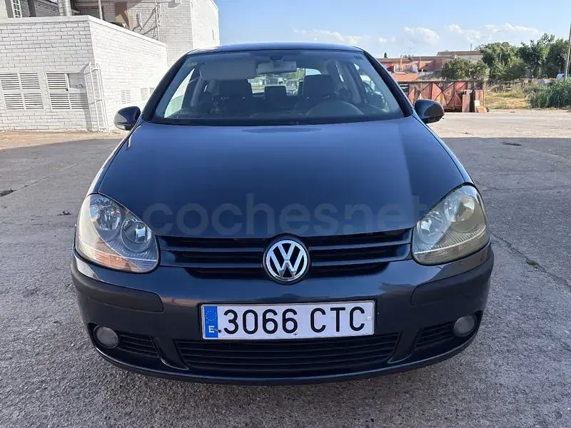 Usado VW Golf IV 110 CV (80 kW) 2004 Gris / plata Berlina