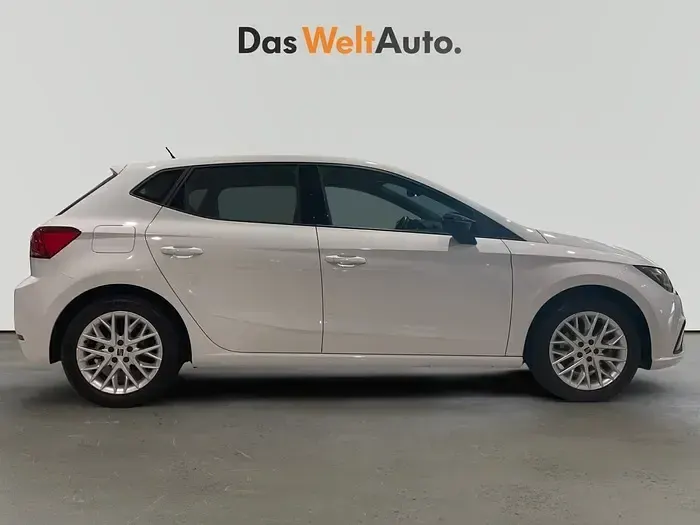Usado Seat Ibiza FR 115 CV (84 kW) 2025 Blanco Utilitario