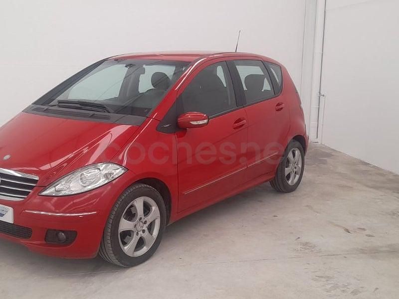 Usado Mercedes A180 Avantgarde 109 CV (80 kW) 2007 Rojo Monovolumen