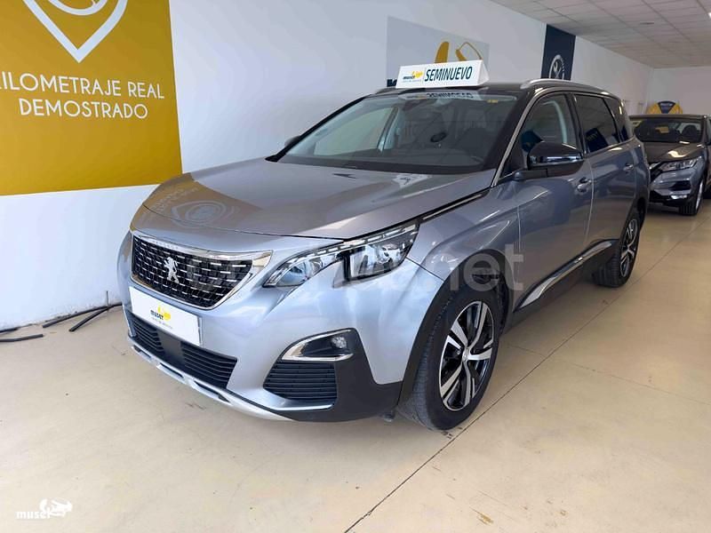 Usado Peugeot 5008 Allure 130 CV (95 kW) 2020 Gris / plata SUV