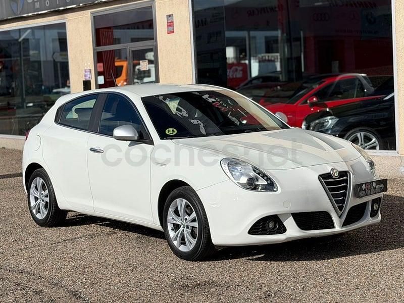 Usado Alfa Romeo Giulietta Distinctive 105 CV (77 kW) 2013 Blanco Utilitario