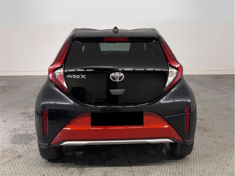 Usado Toyota Aygo X Edition 72 CV (52 kW) 2022 Bitono rojo chilli SUV