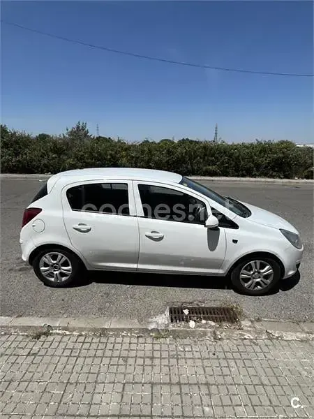 Usado Opel Corsa Cosmo 80 CV (58 kW) 2009 Blanco Utilitario