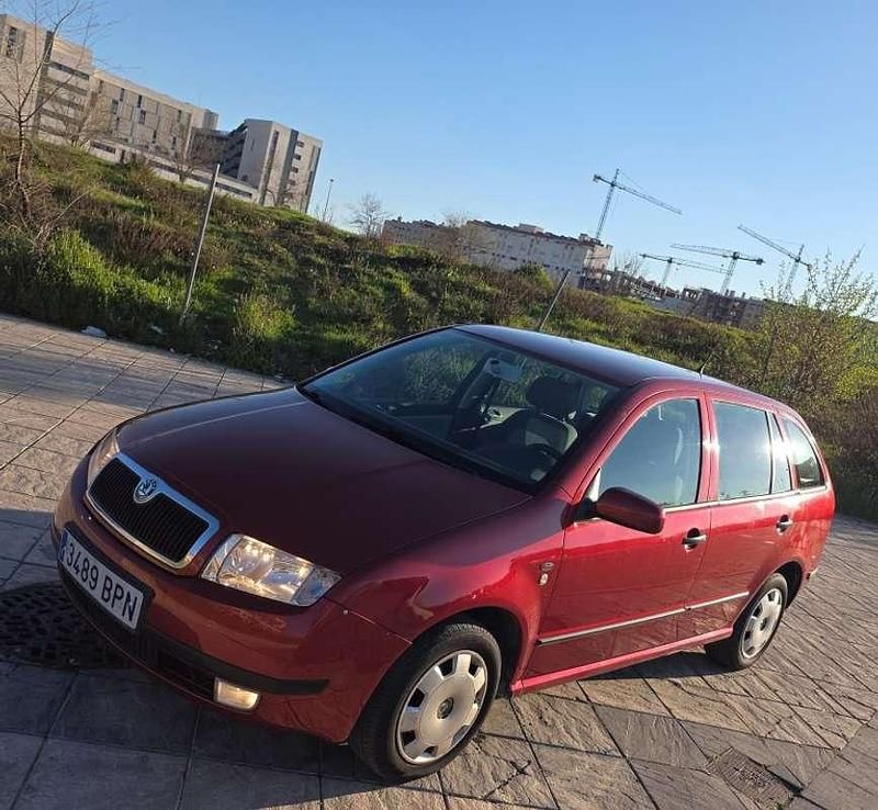 Usado Skoda Fabia Comfort 75 CV (55 kW) 2002 Burdeos Familiar