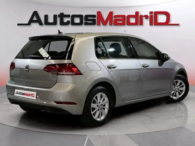 Usado VW Golf VII Edition 115 CV (84 kW) 2020 Gris / plata Berlina