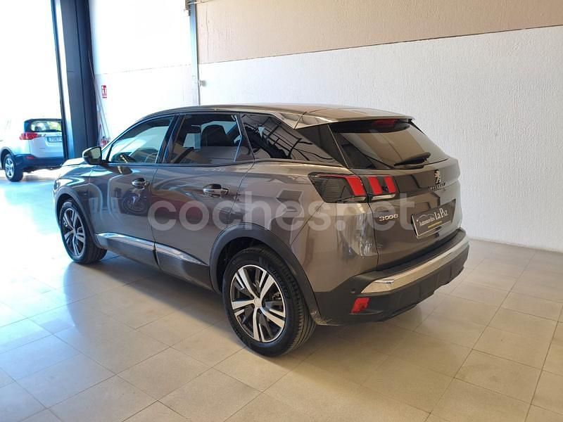 Usado Peugeot 3008 Allure 130 CV (95 kW) 2023 Gris / plata SUV