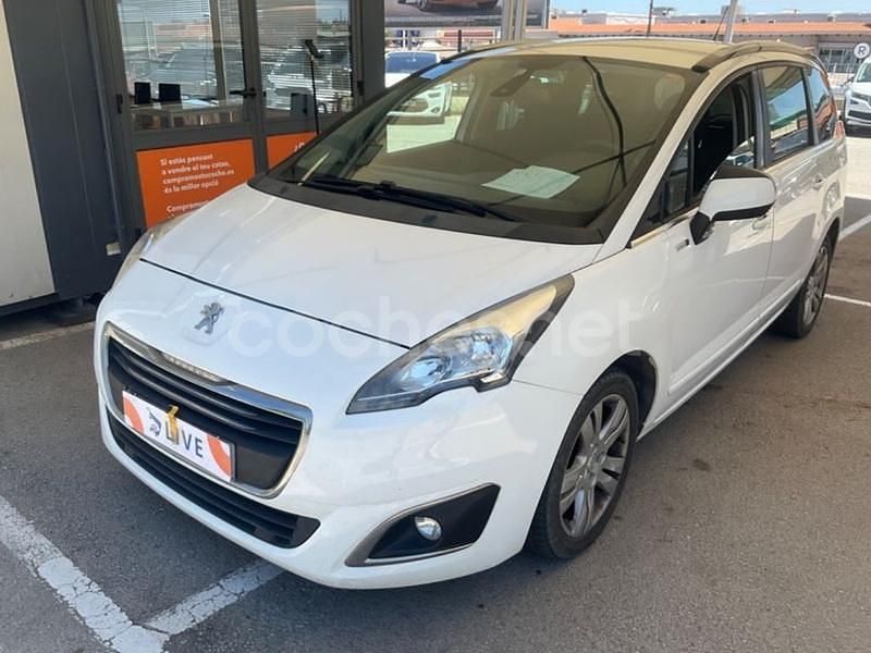 Blanco Usado 2016 Peugeot 5008 Style Monovolumen | 9500 € (Un poco caro) - Imagen 1/4