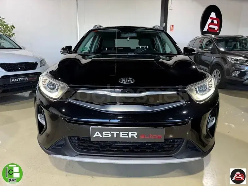 Usado Kia Stonic 100 CV (73 kW) 2019 Negro SUV