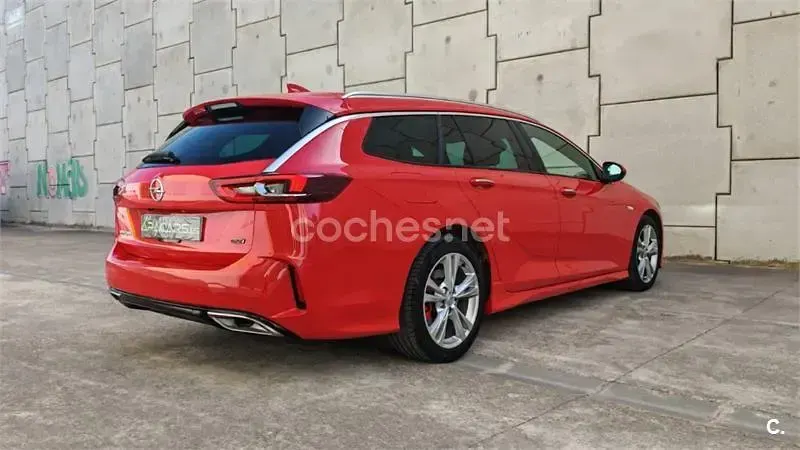 Usado Opel Insignia 210 CV (154 kW) 2019 Rojo Familiar
