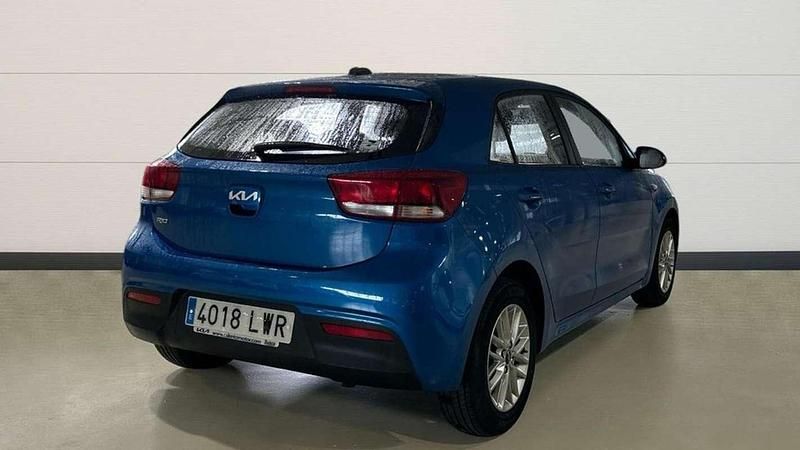 Usado Kia Rio 84 CV (61 kW) 2022 Azul Utilitario