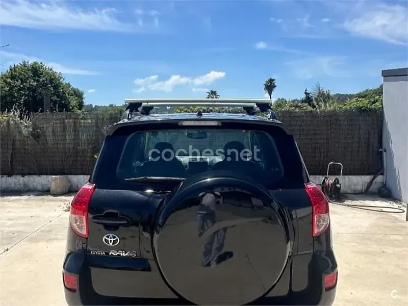 Usado Toyota RAV4 Executive 136 CV (100 kW) 2007 Negro SUV