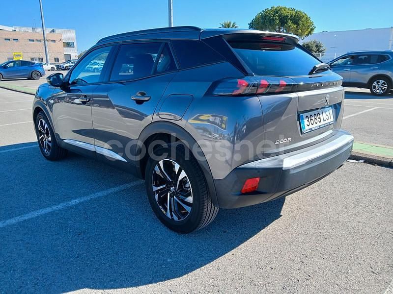 Usado Peugeot 2008 Allure 100 CV (73 kW) 2021 Gris / plata SUV