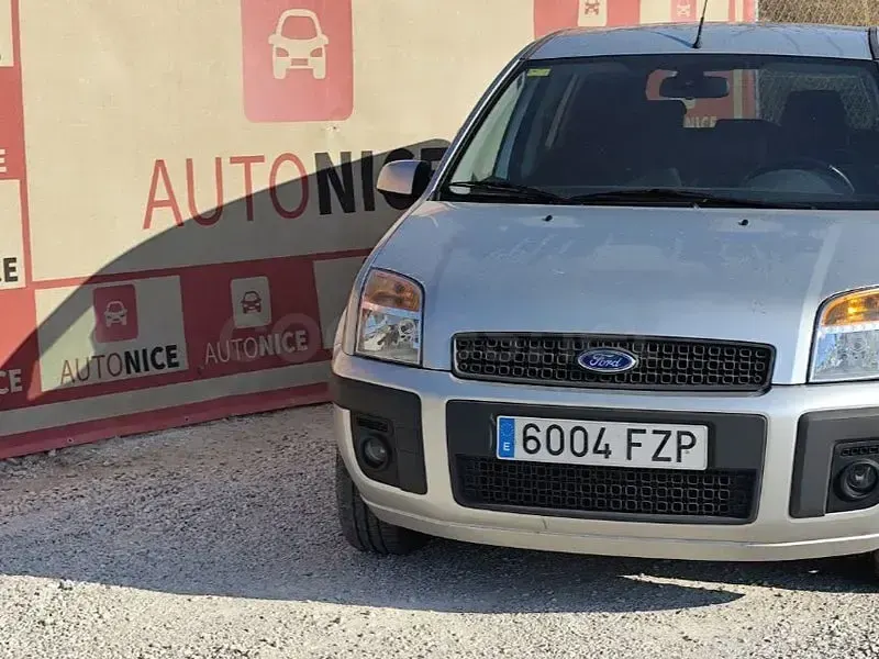 Usado Ford Fusion 68 CV (50 kW) 2007 Gris / plata Utilitario