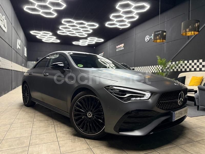 Gris / plata Usado 2024 Mercedes CLA220 Berlina | 41.990 € (Un poco caro) - Imagen 1/4