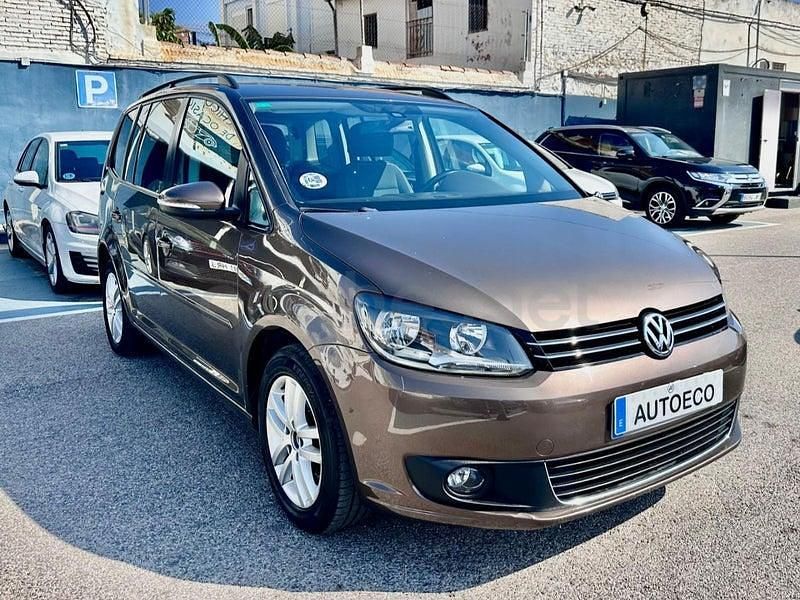 Usado VW Touran Advance 105 CV (77 kW) 2015 Marrón Monovolumen