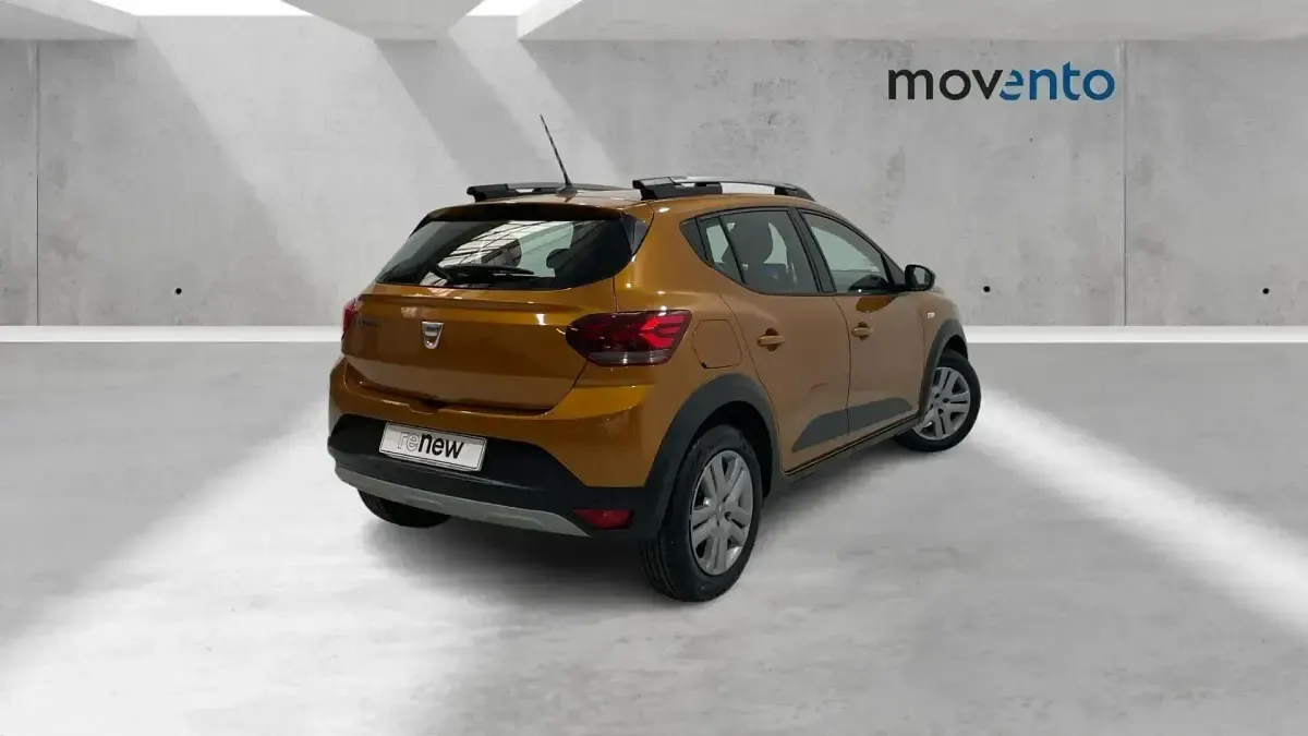 Usado Dacia Sandero Comfort 91 CV (66 kW) 2022 Naranja Berlina