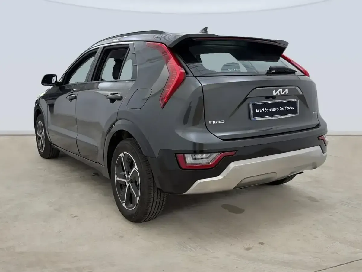 Usado Kia Niro 129 CV (94 kW) 2025 Gris SUV