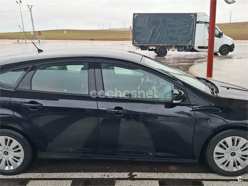 Usado Ford Focus Business Edition 120 CV (88 kW) 2016 Gris / plata Berlina