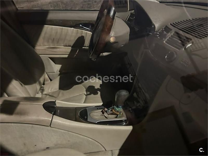 Usado Mercedes E320 Avantgarde 204 CV (150 kW) 2003 Azul Berlina