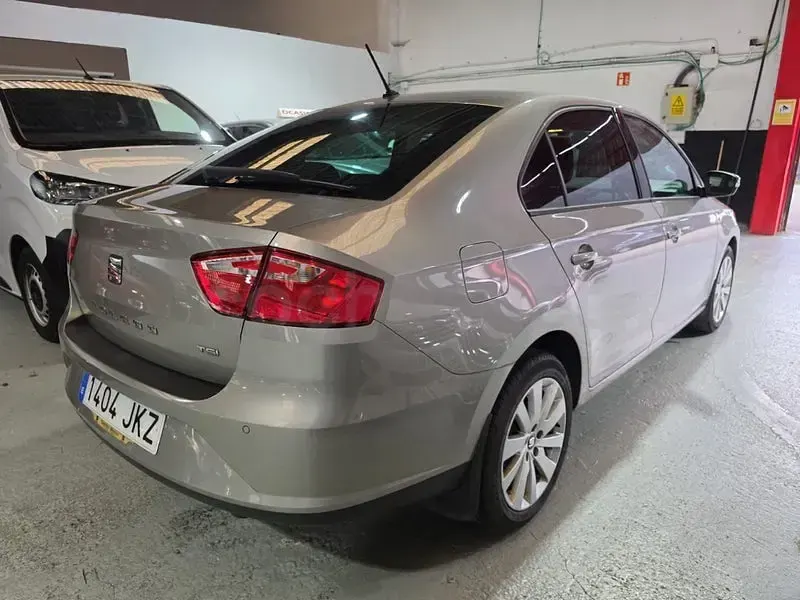 Usado Seat Toledo Style 125 CV (91 kW) 2016 Gris / plata Utilitario