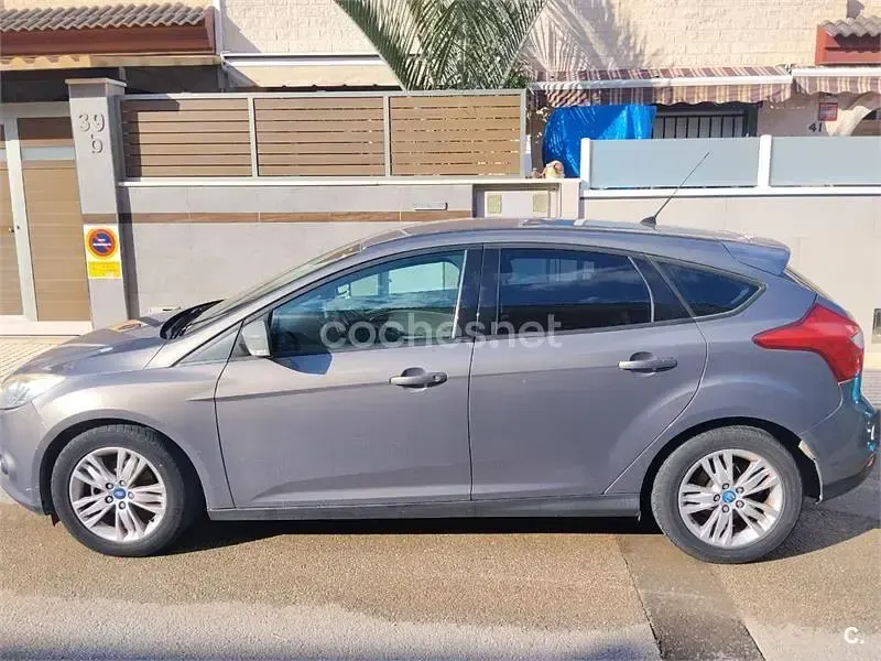 Usado Ford Focus Trend 115 CV (84 kW) 2011 Beige Berlina