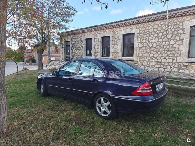 Violeta / lila Usado 2001 Mercedes C220 Avantgarde Berlina | 3200 € (Super precio) - Imagen 1/4