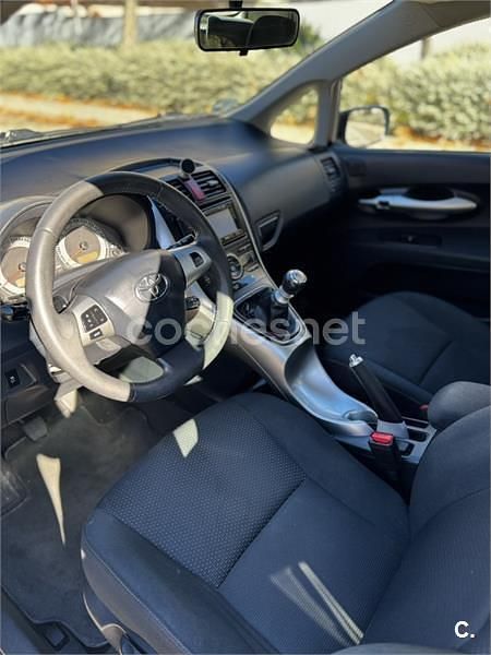 Usado Toyota Auris Advance 132 CV (97 kW) 2011 Azul Utilitario