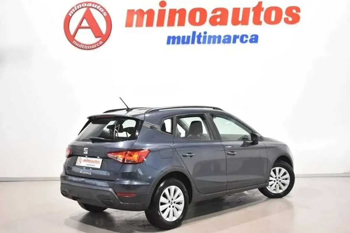 Usado Seat Arona Style 95 CV (69 kW) 2024 Gris SUV
