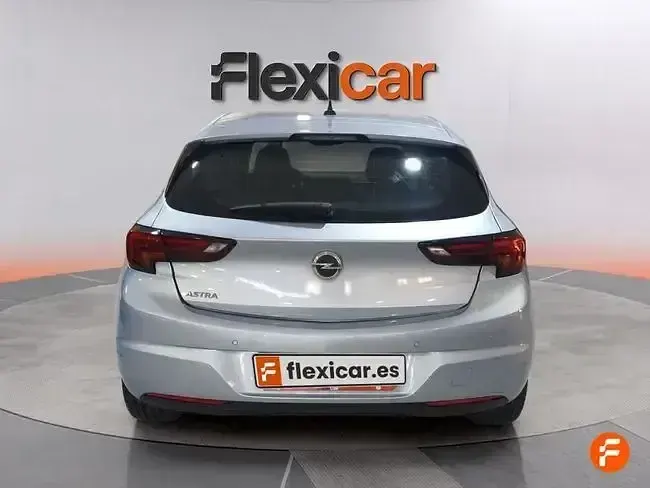 Usado Opel Astra Elegance 122 CV (89 kW) 2020 Gris