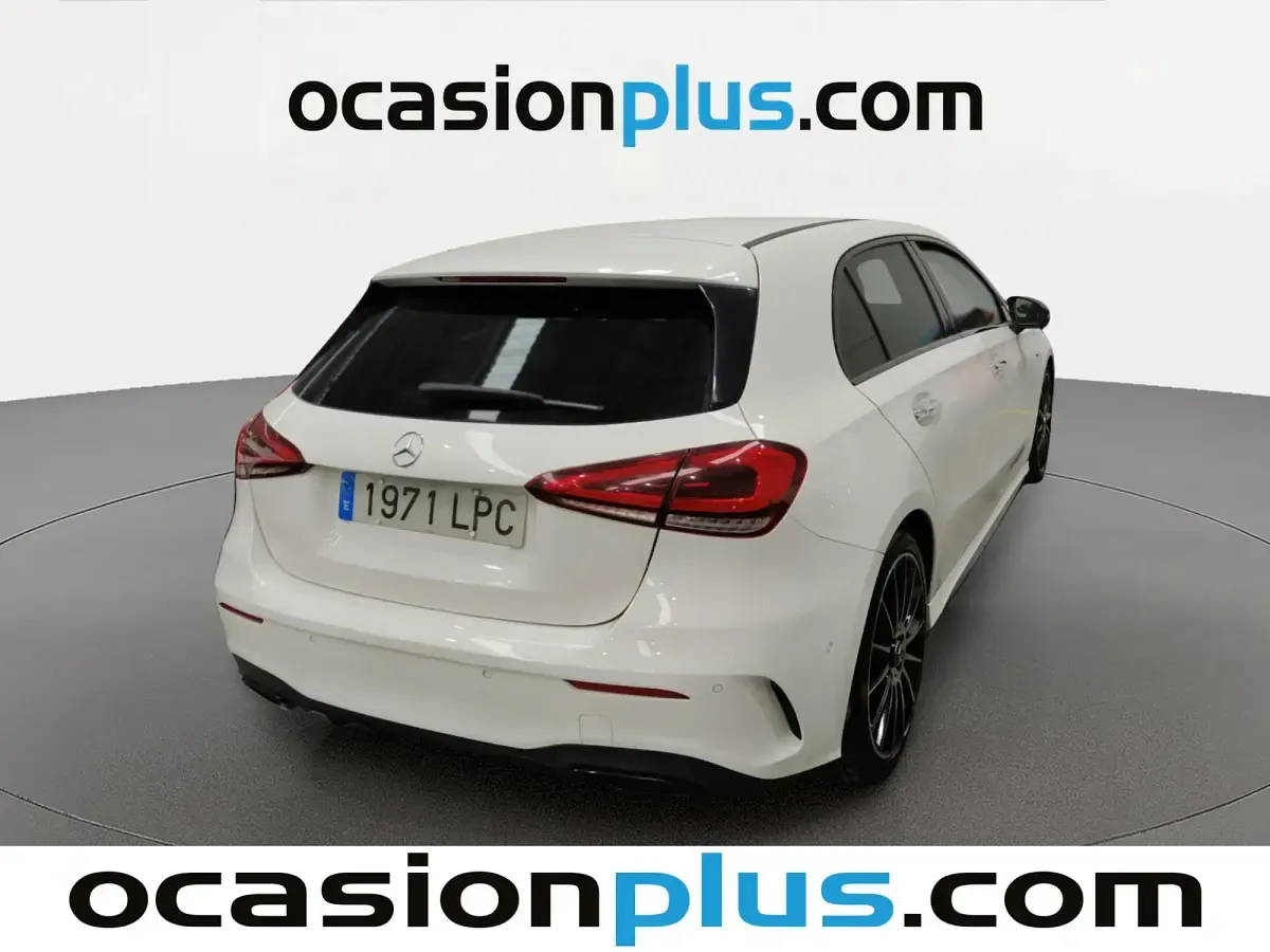 Käytetty Mercedes A180 AMG 116 HP (85 kW) 2021 Valkoinen Viistoperä