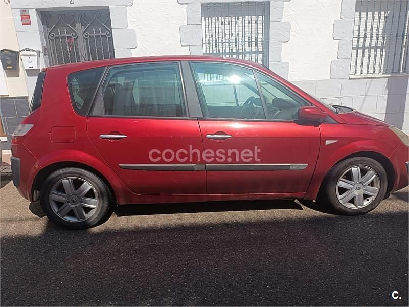 Usado Renault Scénic II Dynamique 100 CV (73 kW) 2005 Rojo Monovolumen