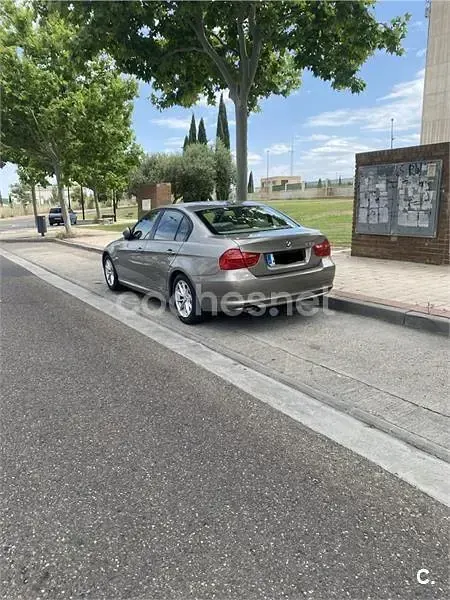 Usado BMW 318 143 CV (105 kW) 2010 Beige Berlina